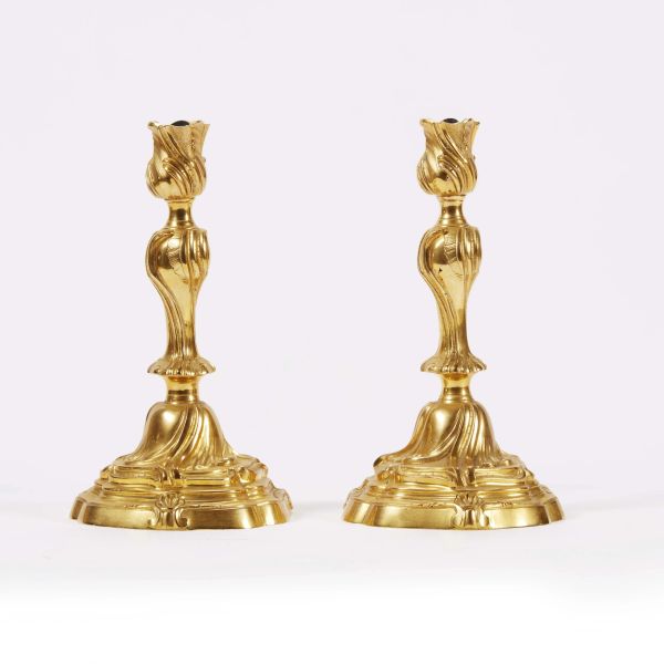 A PAIR OF FRENCH LOUIS XV STYLE CANDLESTICKS, 20TH CENTURY