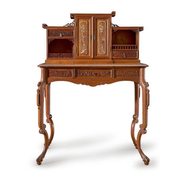 



A VIETNAMESE HUANGHUALI CABINET TABLE, 19TH CENTURY