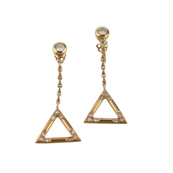 



TRIANGULAR DROP EARRINGS IN 18KT YELLOW GOLD