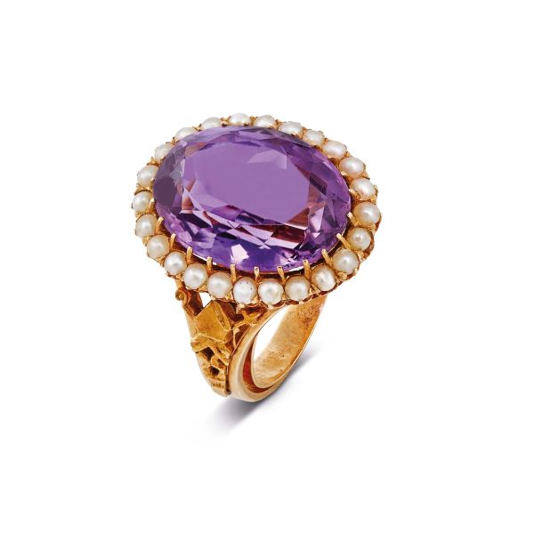 



AMETHYST AND PEARL CARDINAL RING IN 18KT YELLOW GOLD