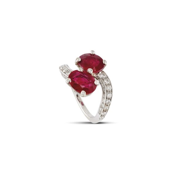 



BURMESE RUBY AND DIAMOND CONTRARIE RING IN 18KT WHITE GOLD