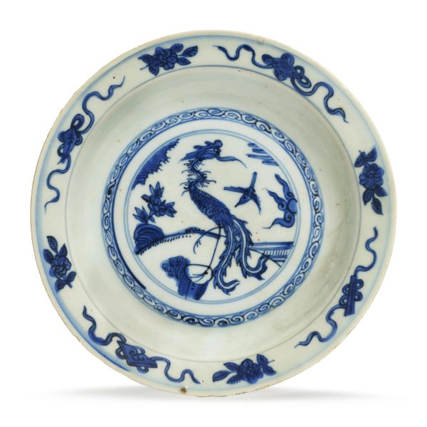 



PIATTO IN PORCELLANA BIANCO BLU, CINA, DINASTIA QING, SEC. XVII