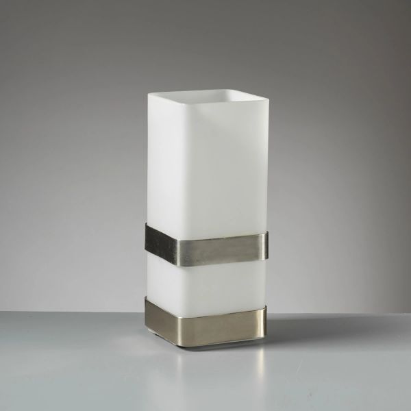 



GLASS AND METAL TABLE LAMP 