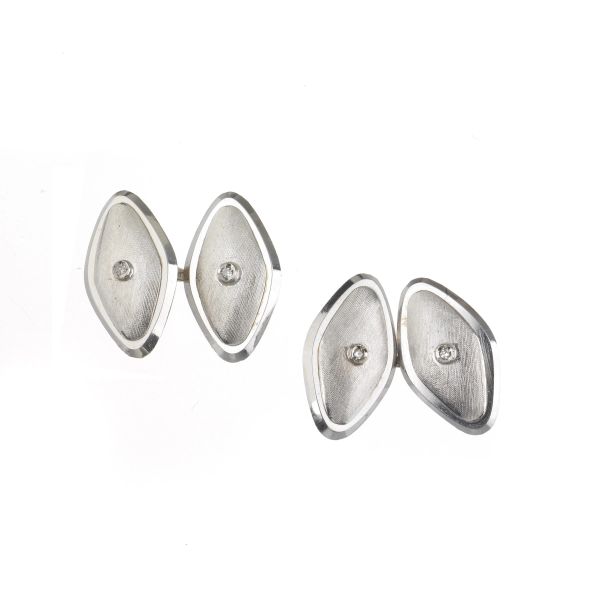 DIAMOND CUFFLINKS IN 18KT WHITE GOLD