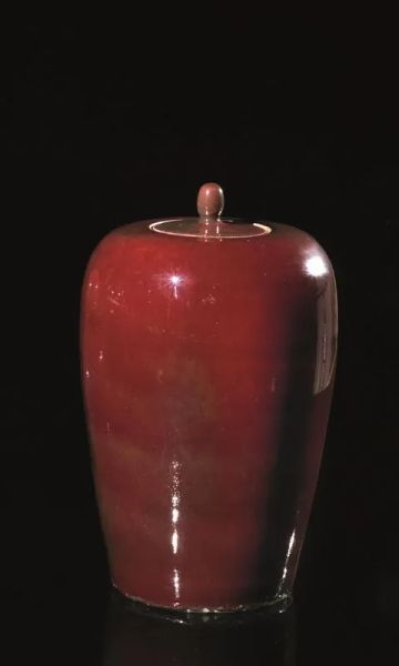  Vaso sangue di bue, Cina sec. XVIII , periodo Qianlong, con coperchio, alt. cm 32