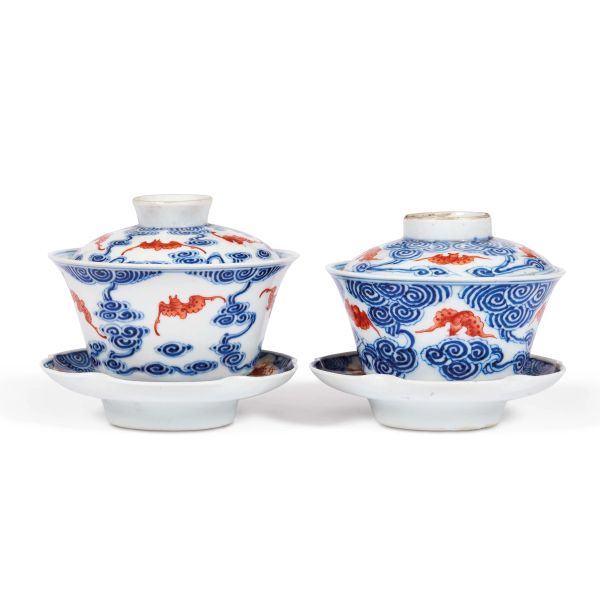 COPPIA DI TAZZINE CON PIATTINO E COPERCHIO, CINA, PERIODO REPUBBLICA, SEC. XX