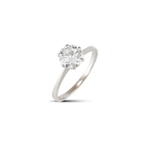 SOLITAIRE DIAMOND RING IN 18KT WHITE GOLD