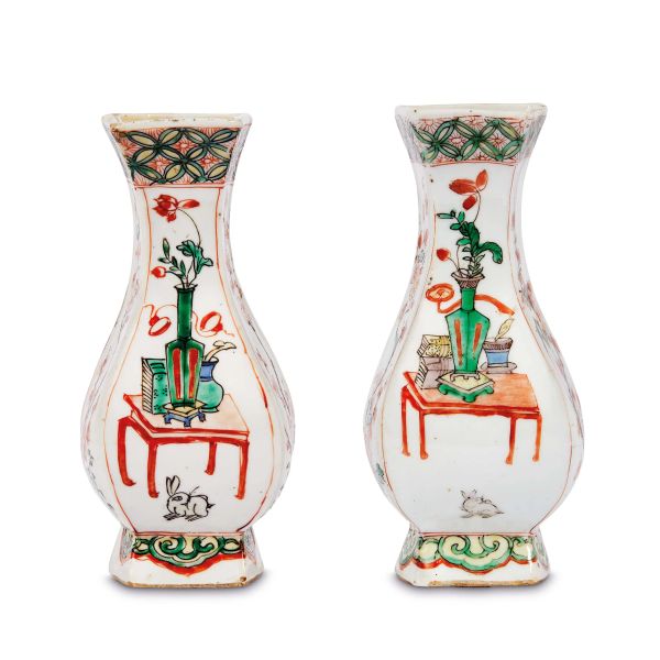 



A PAIR OF FAMILLE-VERTE WALL VASES, CHINA, QING DYNASTY, 18TH CENTURY