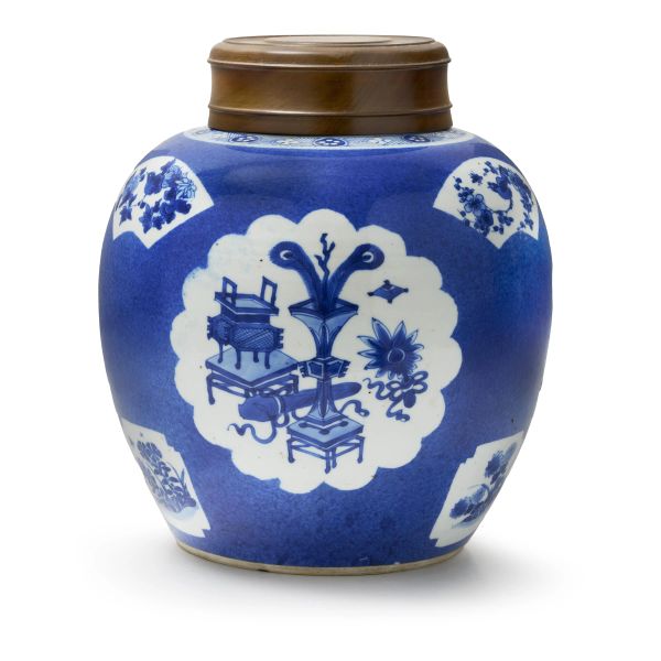 



A BLUE AND WHITE PORCELAIN JAR, CHINA, QING DYNASTY, 19TH CENTURY