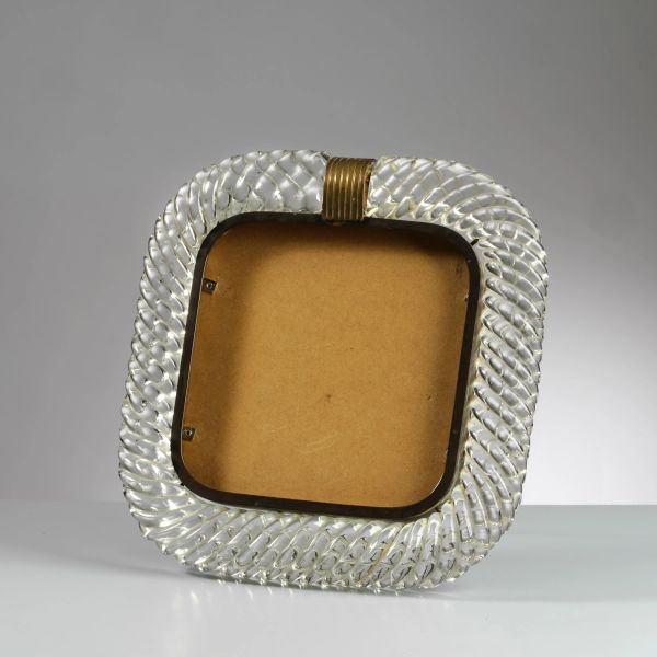 



GLASS AND METAL FRAME 