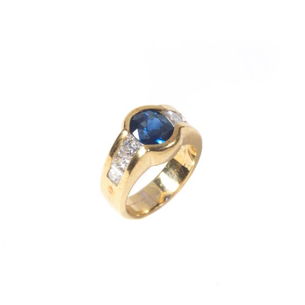 SAPPHIRE AND DIAMOND RING IN 18KT YELLOW GOLD