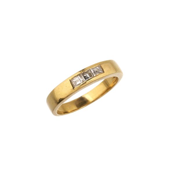 DIAMOND RING IN 18KT YELLOW GOLD