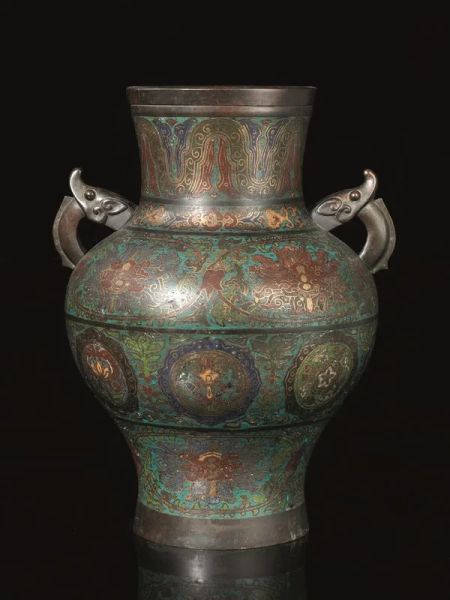 Vaso Cina sec. XIX-XX, in metallo cloisonne dalla forma a giara con prese&nbsp;