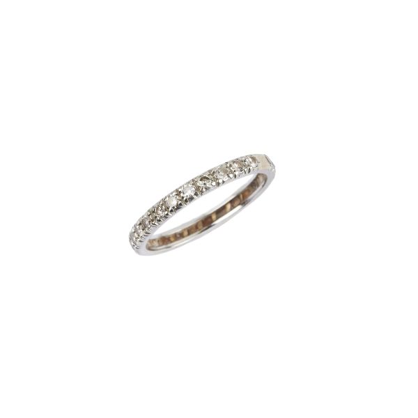 



DIAMOND RING IN 18KT WHITE GOLD