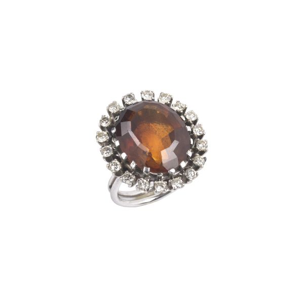



ANELLO CON QUARZO E DIAMANTI