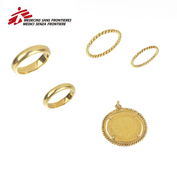 GROUP OF RINGS WITH A PENDANT IN 18KT YELLOW GOLD