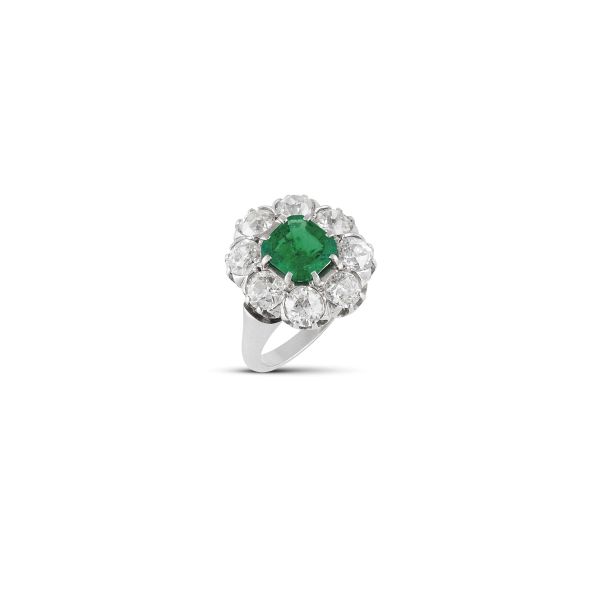 COLOMBIAN EMERALD AND DIAMOND RING IN PLATINUM