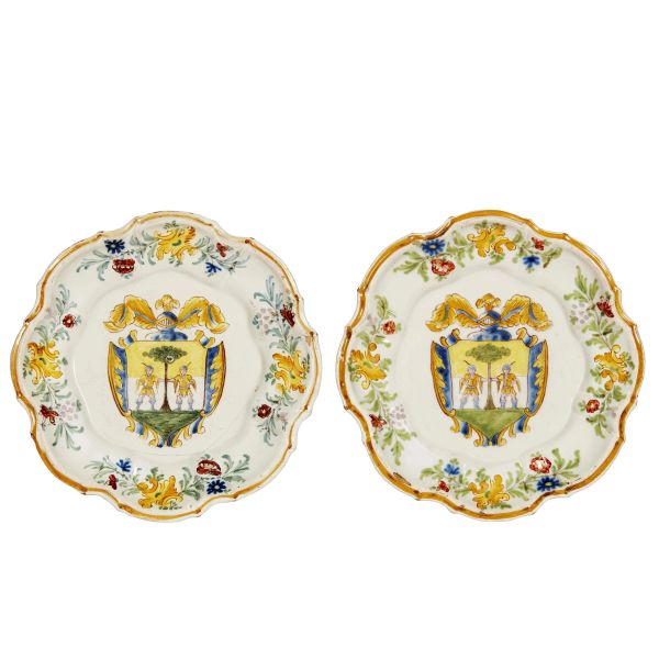 A PAIR OF DISHES, LODI?, 18TH CENTURY