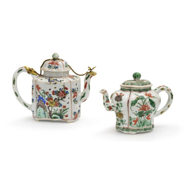 



A SET OF TWO FAMILLE VERTE PORCELAIN TEAPOTS, CHINA, QING DYNASTY, 18TH CENTURY