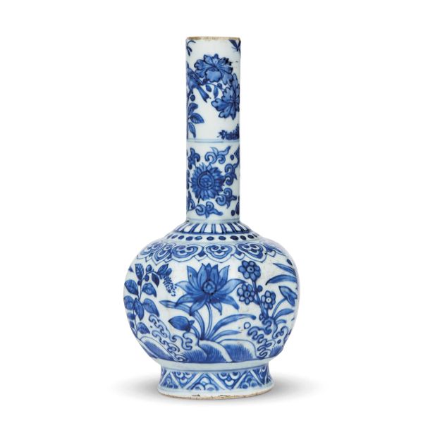 A VASE, CHINA, QING DYNASTY, 17TH-18TH CENTURY