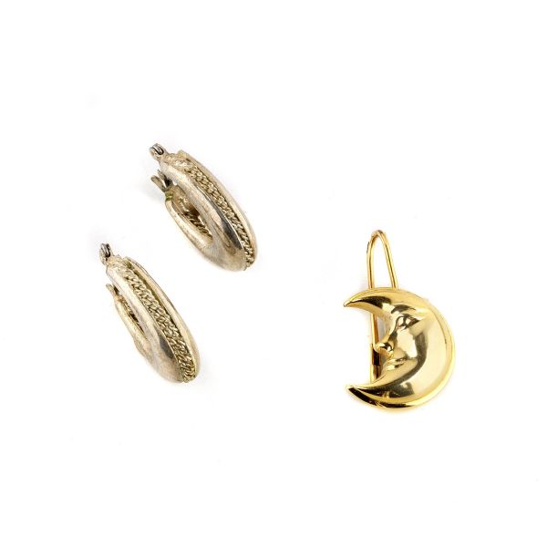 HOOP EARRINGS IN SILVER WITH A 18KT YELLOW GOLD SINGLE EARRING