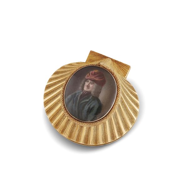 SEASHELL-SHAPED JEWEL BOX WITH PORTRAIT IN 18KT YELLOW GOLD
