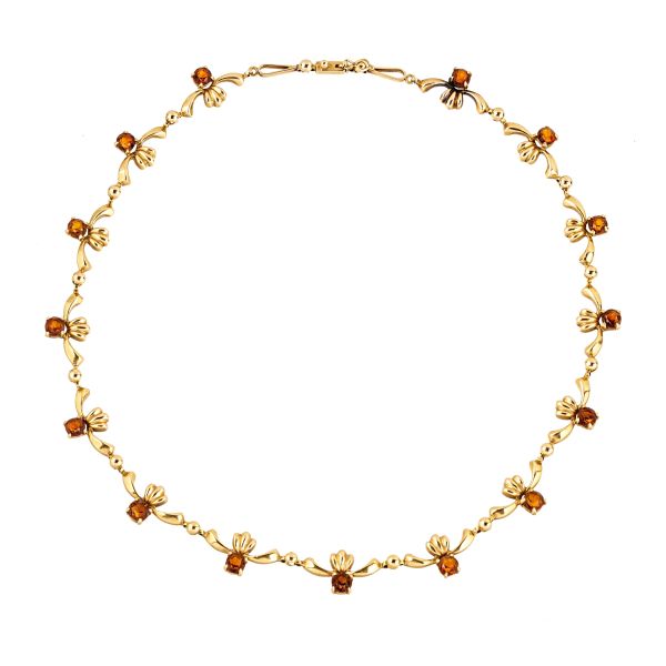 



COLLANA CON PIETRE SEMIPREZIOSE