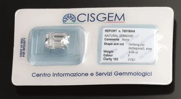  Diamante taglio smeraldo di ct 4,44 con certificato gemmologico CISGEM 