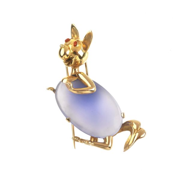 KANGAROO-SHAPED BROOCH IN 18KT YELLOW GOLD