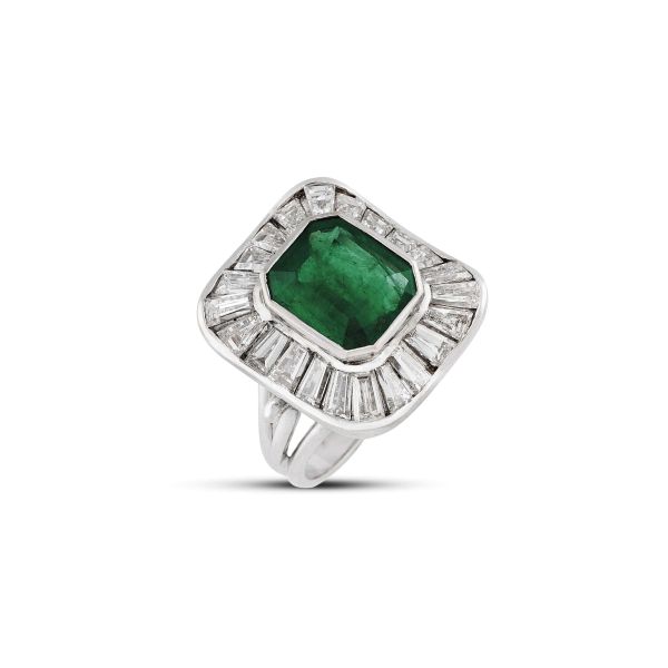 ZAMBIA EMERALD AND DIAMOND RING IN 18KT RHODIUM-PLATED GOLD