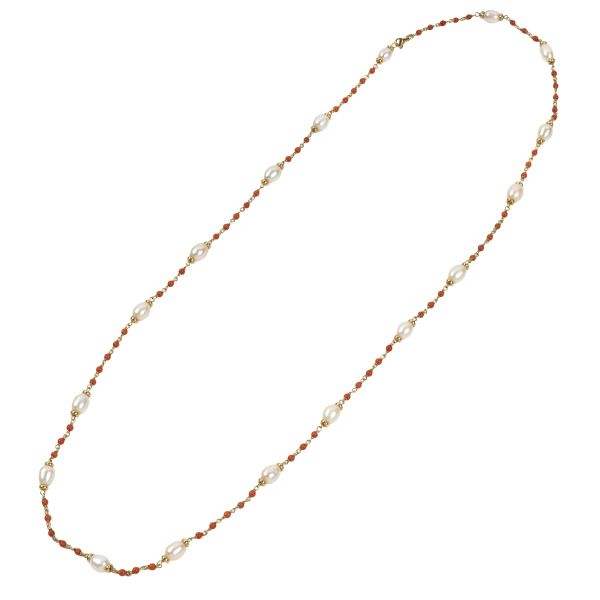 



COLLANA CON PERLE E CORALLO