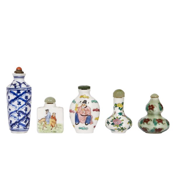 A GROUP OF FIVE SNUFF BOTTLES, CHINA, 20TH CENTURY