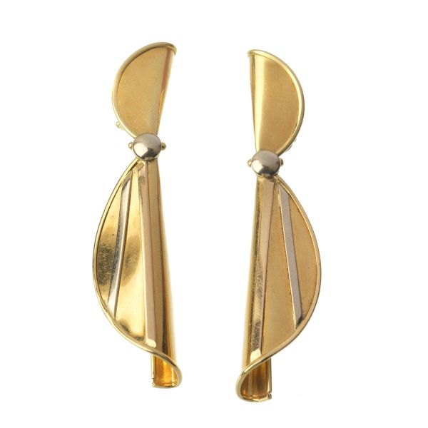 LONG DROP EARRINGS IN 18KT YELLOW GOLD