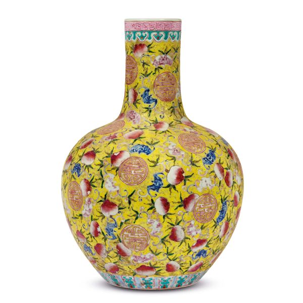 



PORCELAIN VASE, CHINA, QING DYNASTY, 19TH&ndash;20TH CENTURY
