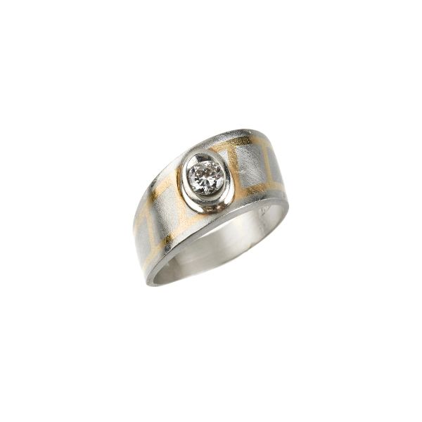 



ANELLO A FASCIA CON DIAMANTE
