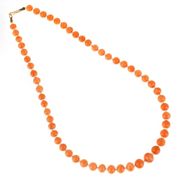 CORAL AND ROCKCRYSTAL NECKLACE