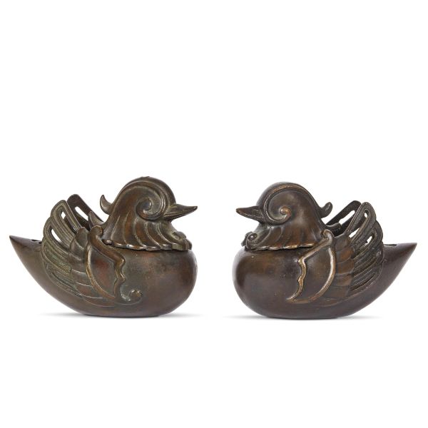 A PAIR OF CONTAINERS, CHINA, QING DYNASTY, 18TH CENTURY