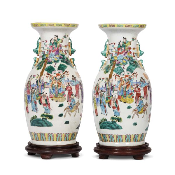 A PAIR OF VASES, CHINA, QING DNAYSTY, 20TH CENTURY