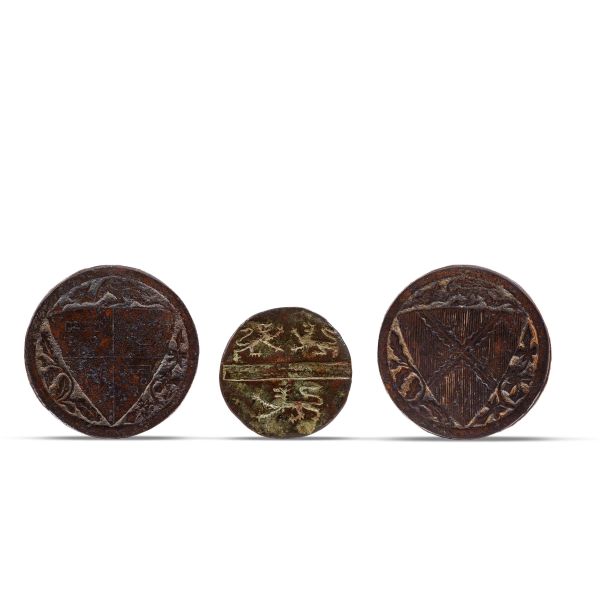 France, 15th century, Coat of arms medallion and a pair of coat of arms medaillons, bronze