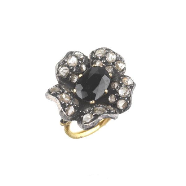 BIG FLOWER-SHAPED SAPPHIRE AND DIAMOND RING IN GOLD AND SILVER