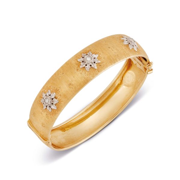 



BRACCIALE RIGIDO A FASCIA CON DIAMANTI