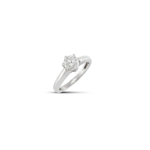 SOLITAIRE RING IN 18KT WHITE GOLD