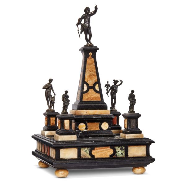 



A CENTERPIECE, 19TH CENTURY