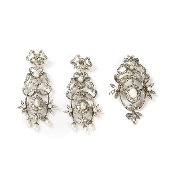



DEMI PARURE CON PERLE OPALI E DIAMANTI