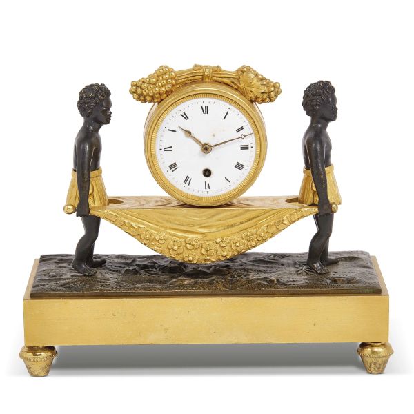 A SMALL FRENCH MANTEL CLOCK, EARLY 19TH CENTURY