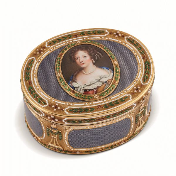 OVAL ENAMELED SNUFF BOX IN GOLD PARIS LOUIS XV