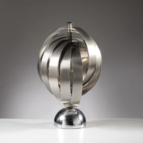 



METAL TABLE LAMP