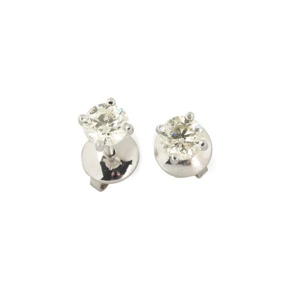 



DIAMOND STUD EARRINGS IN 18KT WHITE GOLD