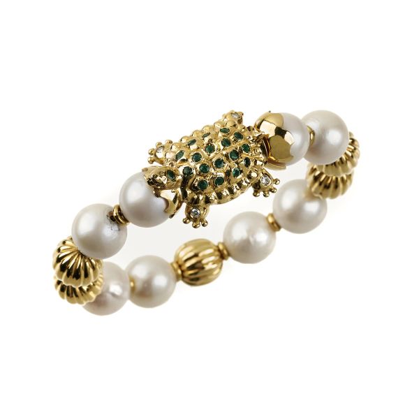 



BRACCIALE RIGIDO CON PERLE E DIAMANTI