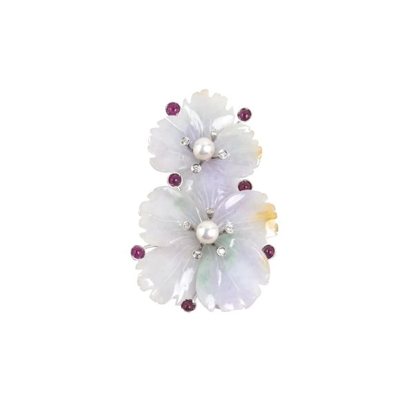 JADEITE FLORAL BROOCH IN 18KT WHITE GOLD